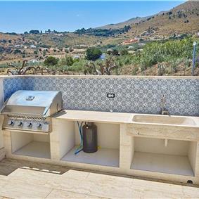 3 bedroom villa with infinity pool and jacuzzi, Scopello, sleeps 5-6